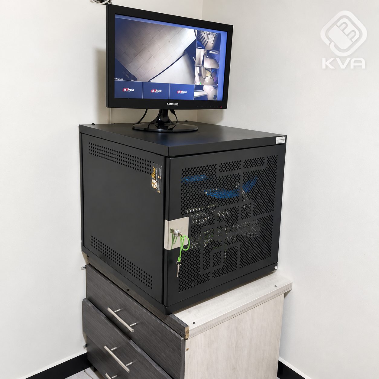 Organización y adecuación de rack de comunicaciones — resultado final, KVARETIE Energy Solutions