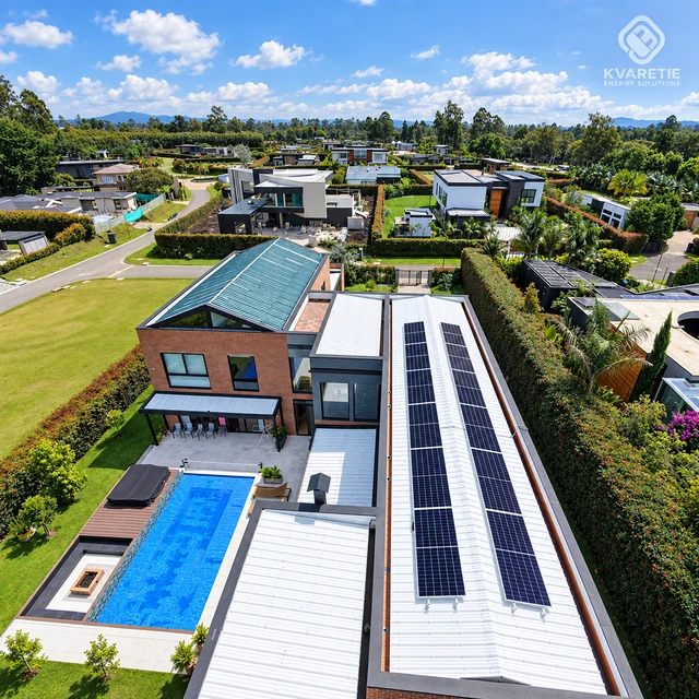 Paneles fotovoltaicos en cubierta metálica