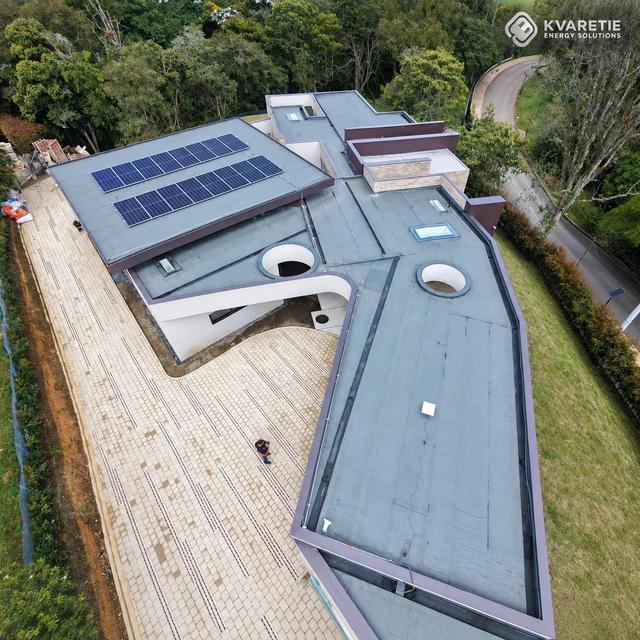 Sistema fotovoltaico sobre cubierta residencial