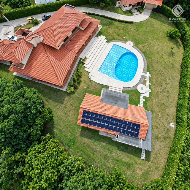 Sistema fotovoltaico en cubierta de teja